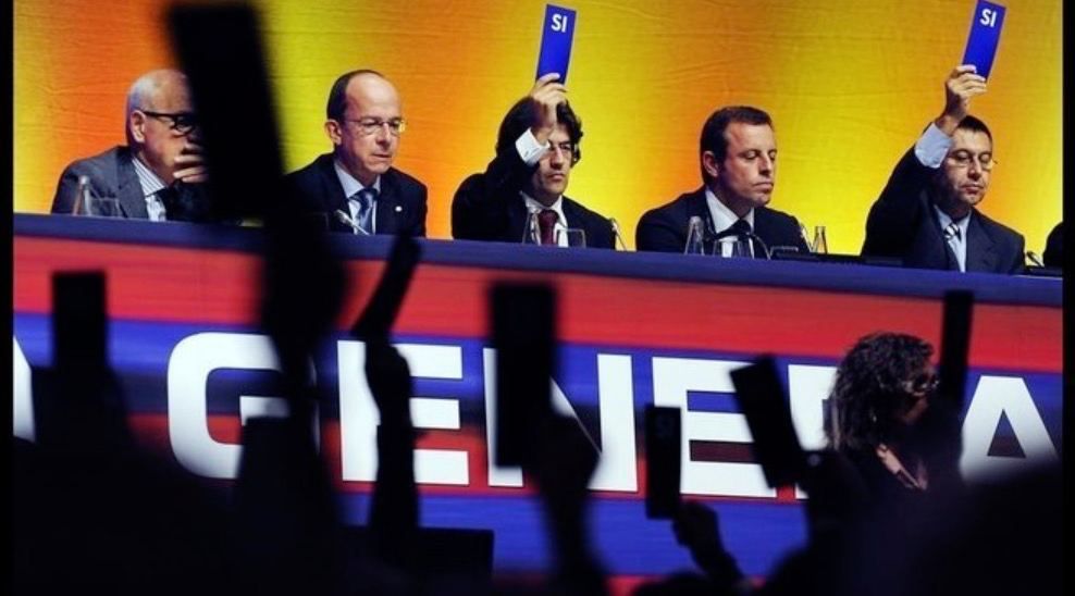 Sandro Rosell, Josep Maria Bartomeu, Toni Freixa, Jordi Cardoner and Carles Vilarrubí , at a member's assembly 